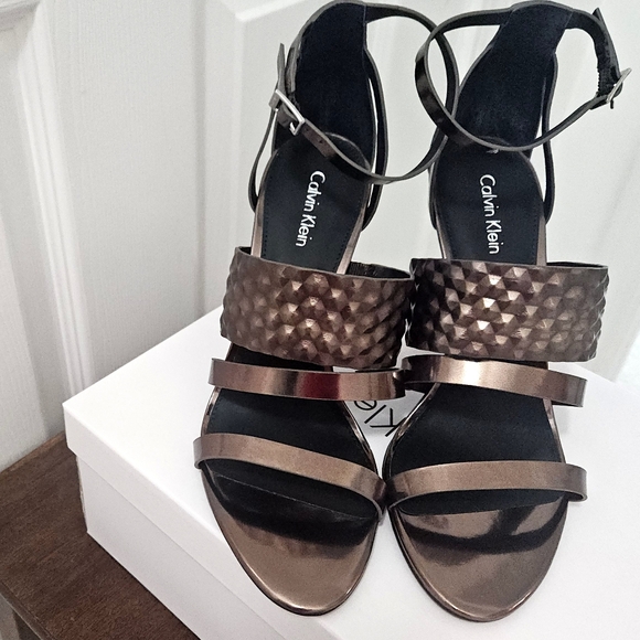 Calvin Klein Mayra Metallic dress sandals. Bronze Size 8. NWT - Picture 4 of 8